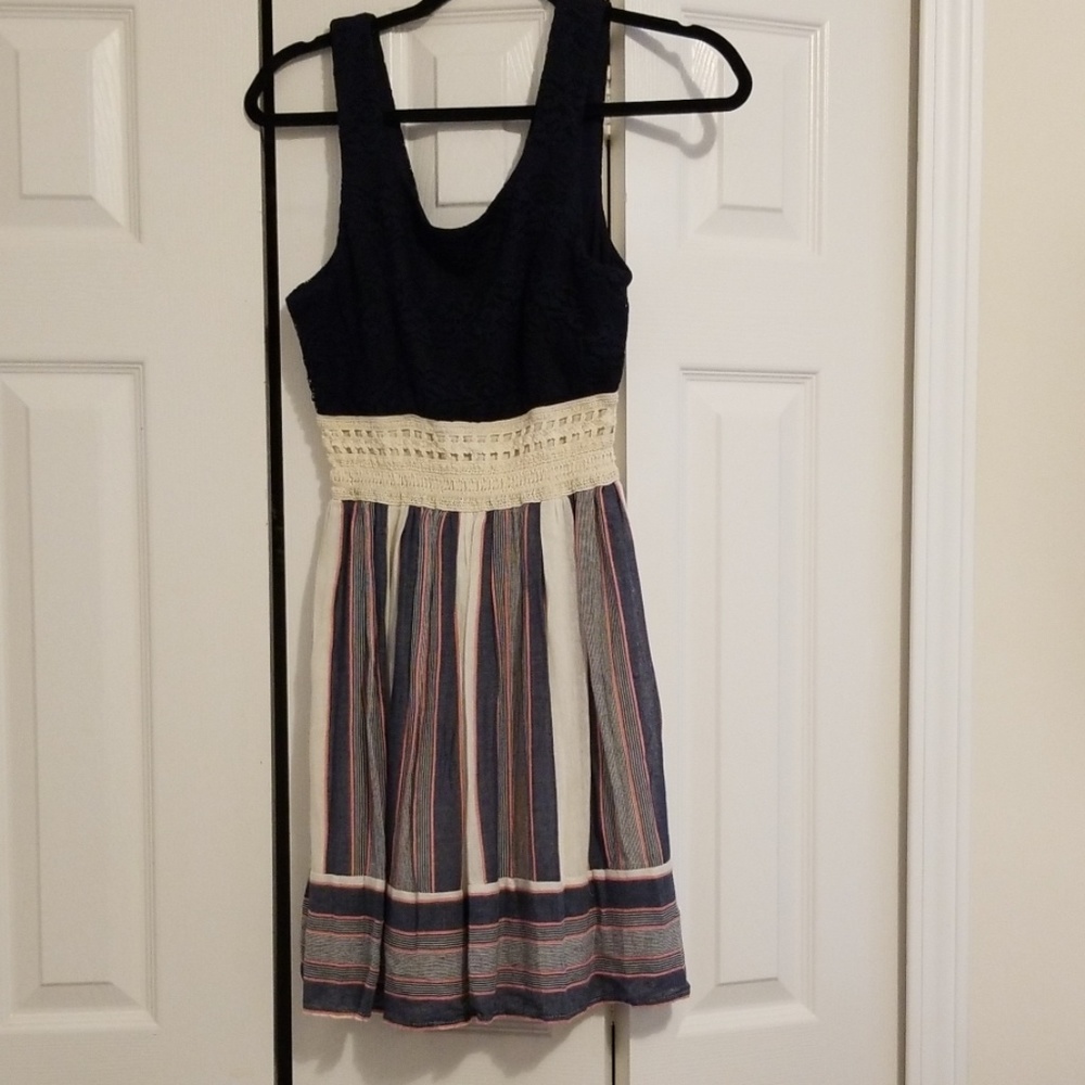 Medium Sleeveless Dress